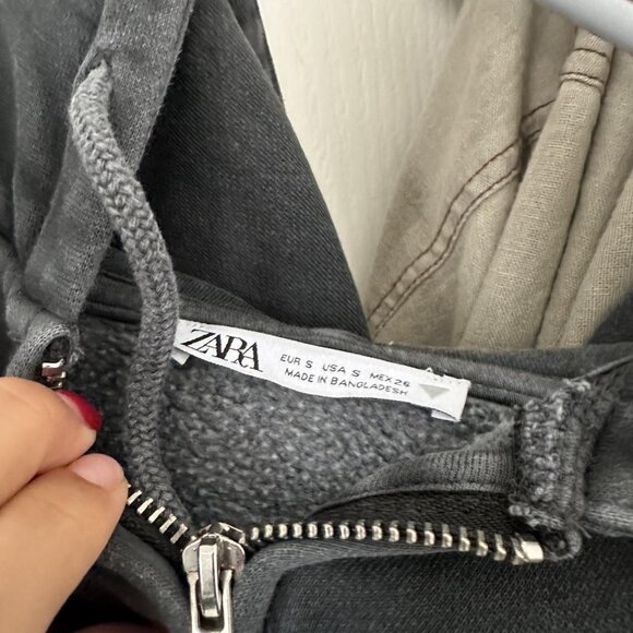 Zara Women's Black and Green Hoodie - Picture 2 of 3